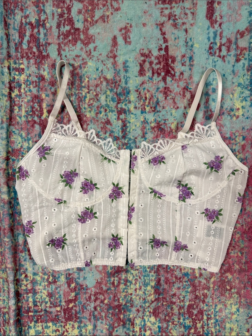 💙SHEIN White Eyelet Lace Cropped Camisole with Purple Floral Print